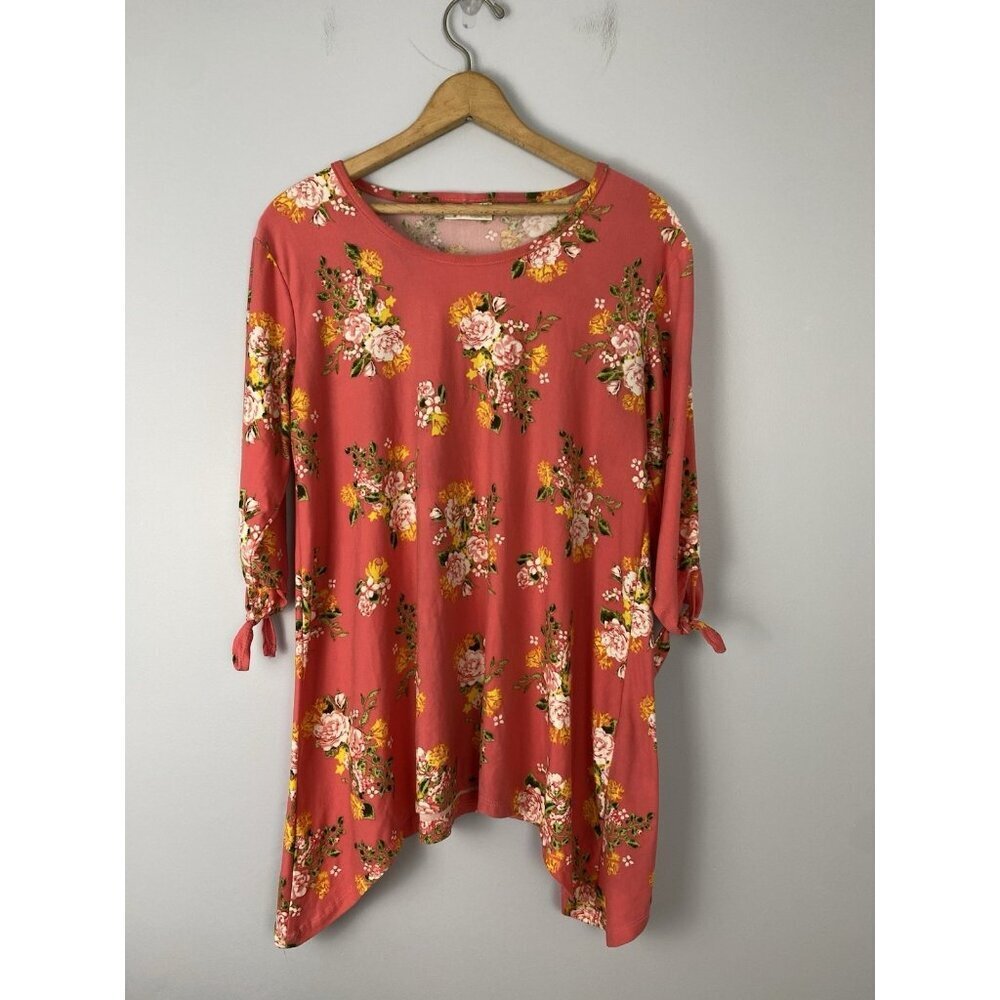 Bobbie Brooks Womens Size Medium Pink Floral Sharkbite Hem Tunic Top